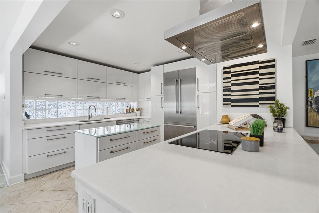 Image 10 of property listing at 2701 CHAMBRAY LANE, Tampa, FL 33611