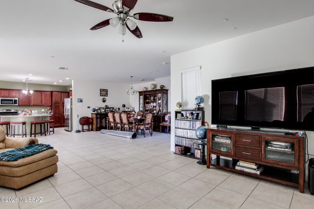 3427 W Tail Feather Drive, Marana, AZ 85658