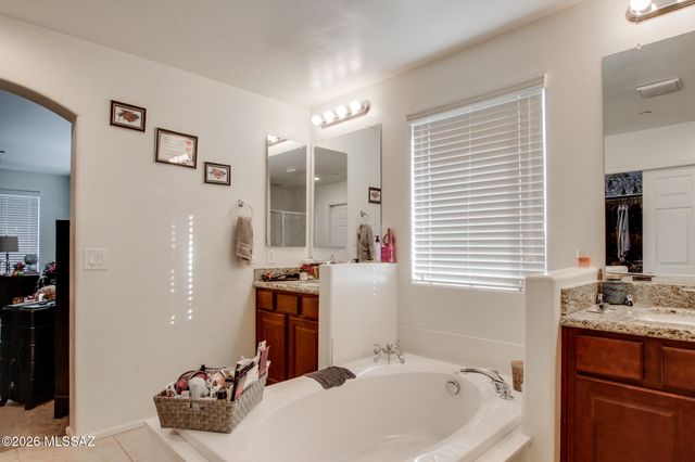 3427 W Tail Feather Drive, Marana, AZ 85658