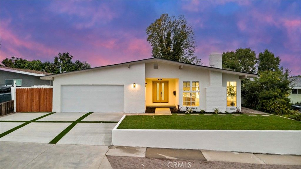 Image 1 of property listing at 2055 Avenida Aprenda, Rancho Palos Verdes, CA 90275