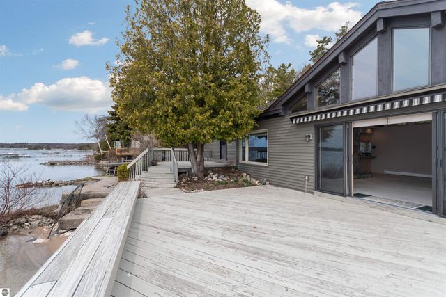 1137 Crystal Drive, Frankfort, MI 49635