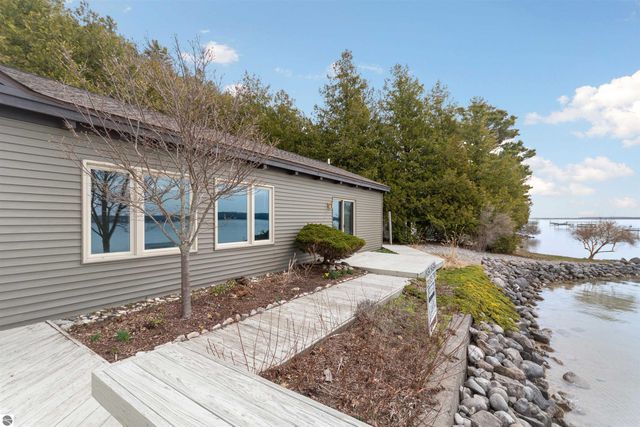 1137 Crystal Drive, Frankfort, MI 49635