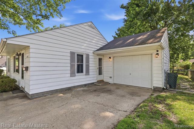 1417 Wisconsin Avenue, Marysville, MI 48040