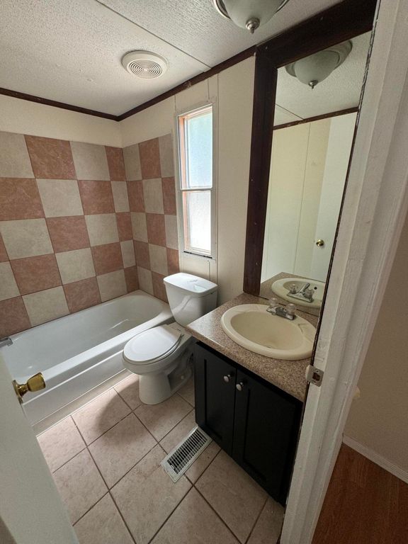 Image 12 of property listing at 224 Atrisco Vista Boulevard SW TRLR 240, Albuquerque, NM 87121