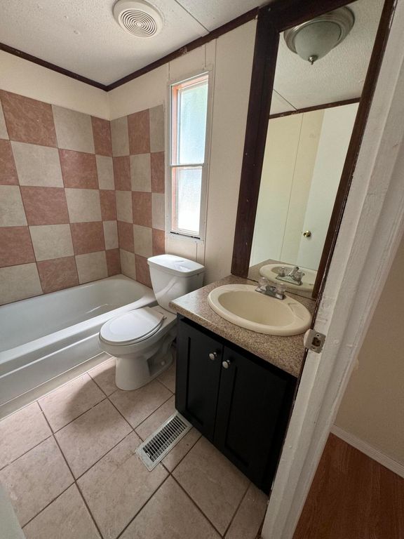 Image 13 of property listing at 224 Atrisco Vista Boulevard SW TRLR 240, Albuquerque, NM 87121