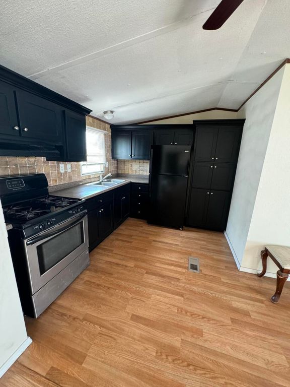 Image 8 of property listing at 224 Atrisco Vista Boulevard SW TRLR 240, Albuquerque, NM 87121