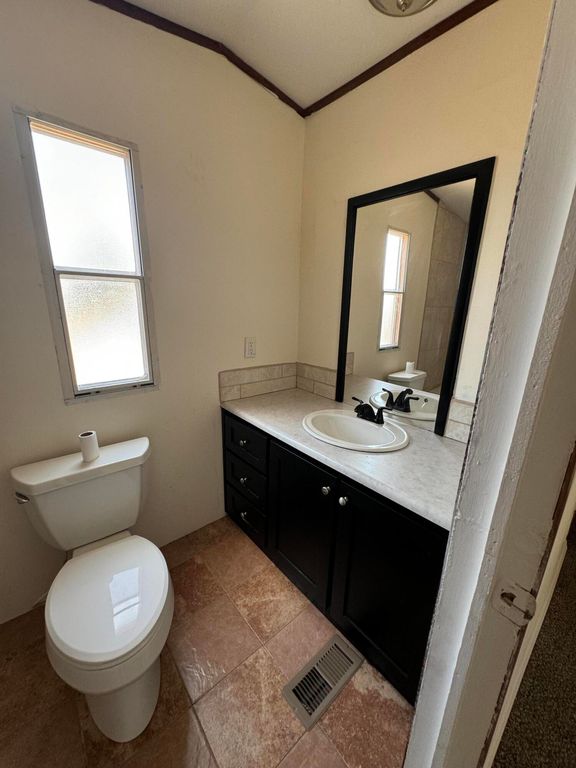 Image 9 of property listing at 224 Atrisco Vista Boulevard SW TRLR 240, Albuquerque, NM 87121