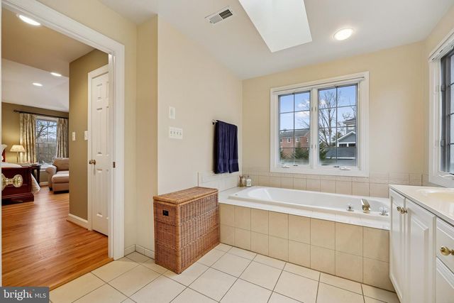 8807 RIDGE RD, Bethesda, MD 20817