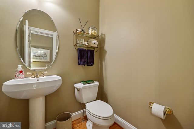 8807 RIDGE RD, Bethesda, MD 20817