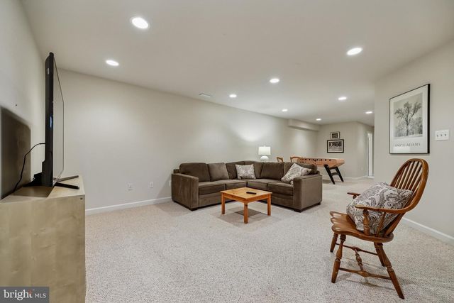 8807 RIDGE RD, Bethesda, MD 20817