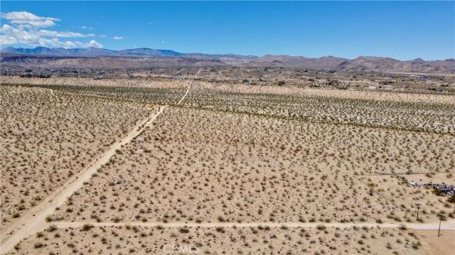 888 Lucky, Landers, CA 92285