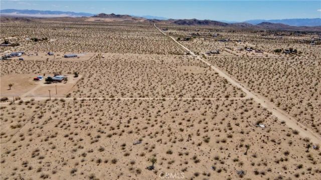 888 Lucky, Landers, CA 92285