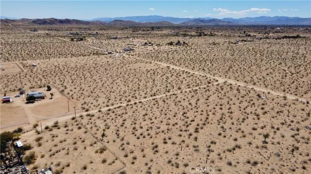 888 Lucky, Landers, CA 92285