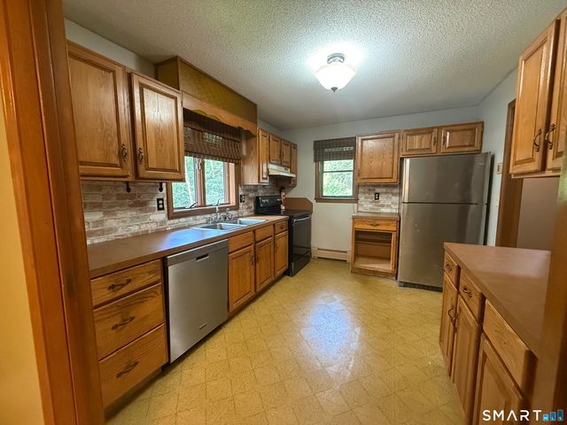 421 Modock Road, Putnam, CT 06260
