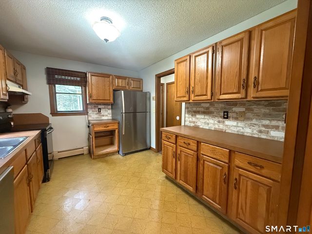 421 Modock Road, Putnam, CT 06260