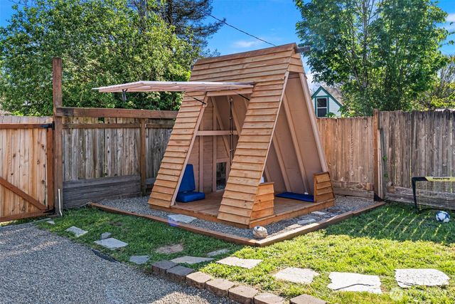 2127 8th Street, Bremerton, WA 98312