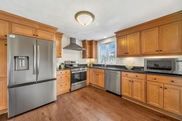 2 Rutgers Rd, Andover, MA 01810