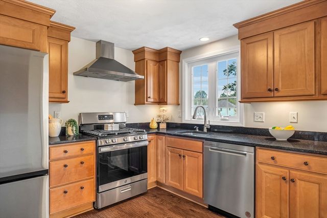 2 Rutgers Rd, Andover, MA 01810