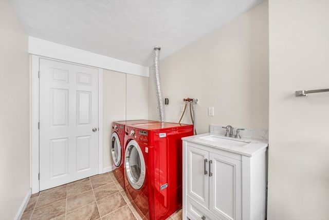 2 Rutgers Rd, Andover, MA 01810