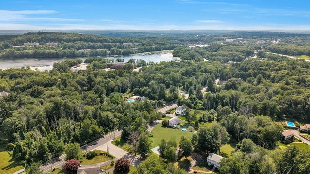 2 Rutgers Rd, Andover, MA 01810