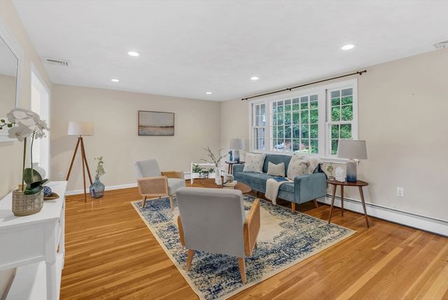 2 Rutgers Rd, Andover, MA 01810