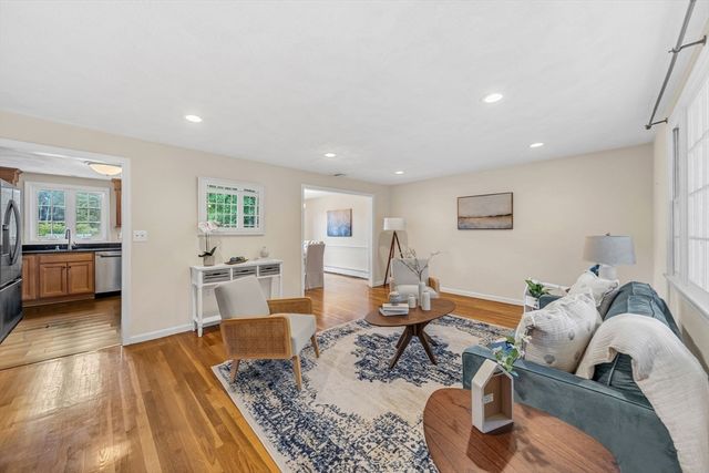 2 Rutgers Rd, Andover, MA 01810