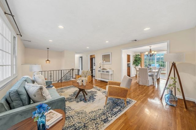 2 Rutgers Rd, Andover, MA 01810