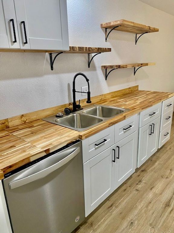 Image 5 of property listing at 2563 Lindenwood Drive, San Angelo, TX 76904