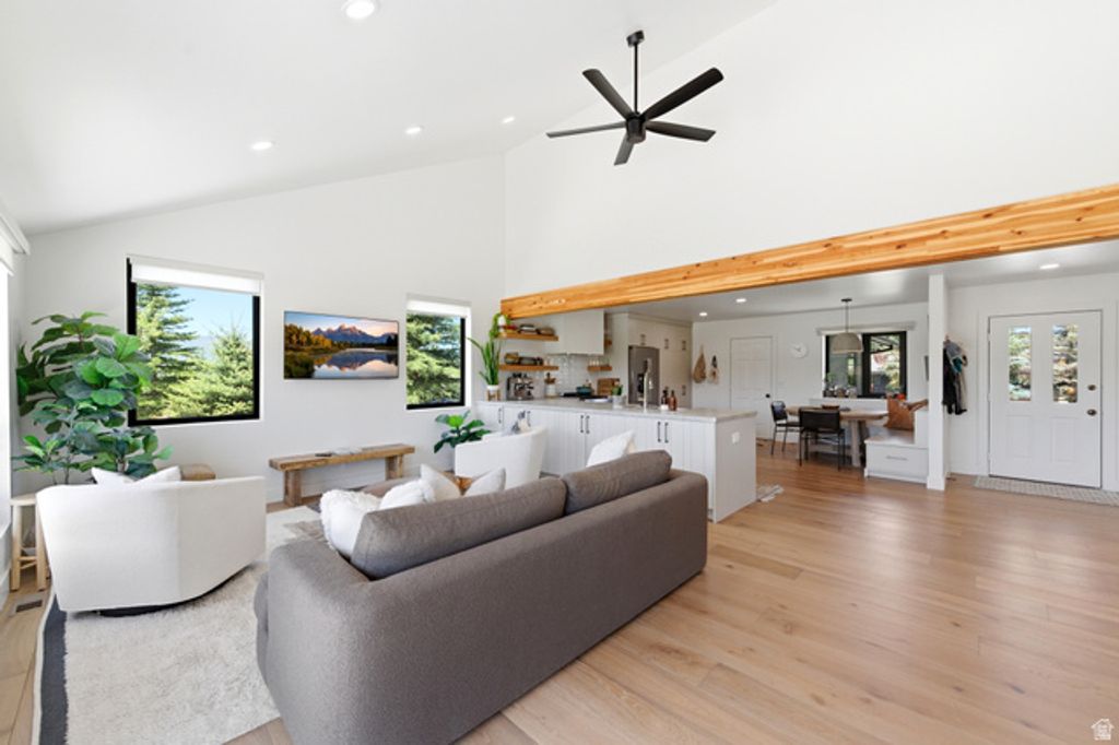 Image 2 of property listing at 118 E COUNTRYSIDE CIR, Park City, UT 84098