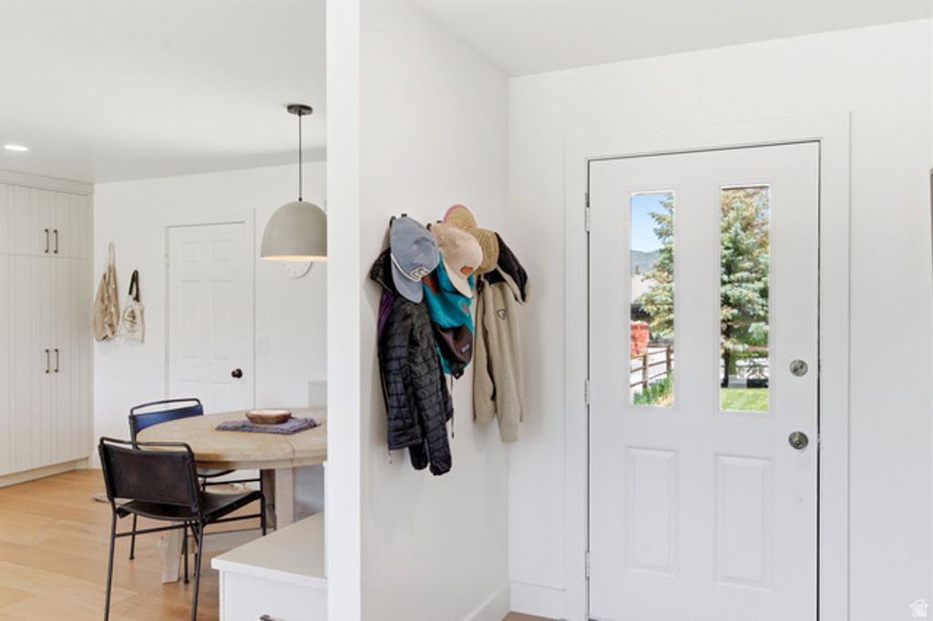 Image 13 of property listing at 118 E COUNTRYSIDE CIR, Park City, UT 84098