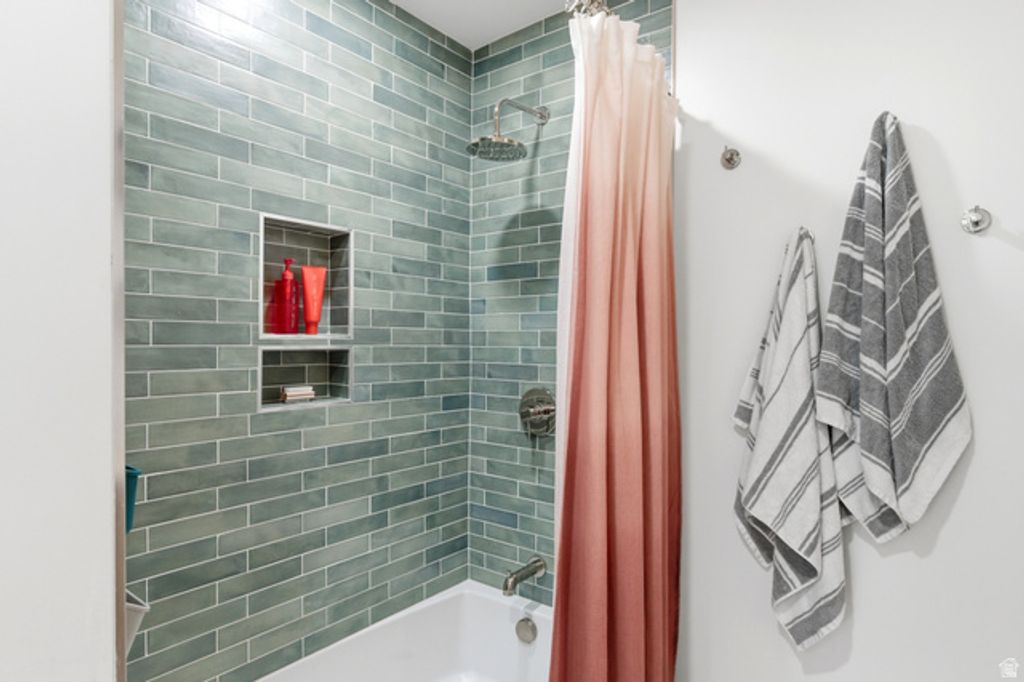 Image 23 of property listing at 118 E COUNTRYSIDE CIR, Park City, UT 84098