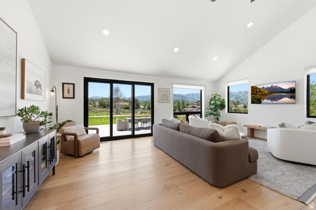 Image 6 of property listing at 118 E COUNTRYSIDE CIR, Park City, UT 84098