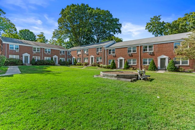 14 Hamilton Court A, Stamford, CT 06902