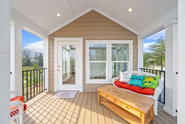 102 Thomas Rd, Dover, TN 37058