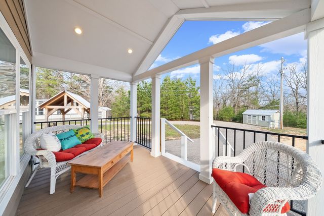 102 Thomas Rd, Dover, TN 37058