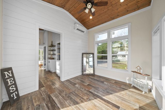 102 Thomas Rd, Dover, TN 37058