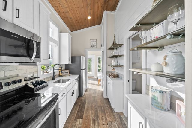 102 Thomas Rd, Dover, TN 37058