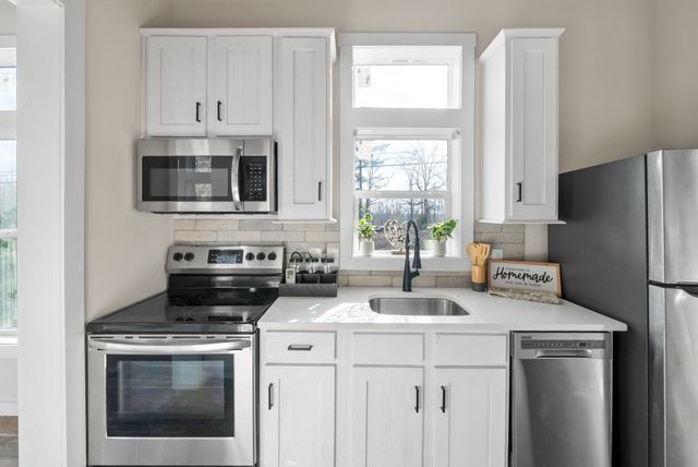 102 Thomas Rd, Dover, TN 37058