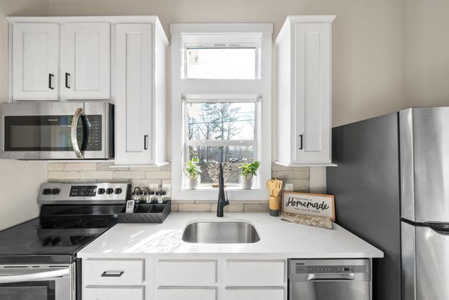 102 Thomas Rd, Dover, TN 37058