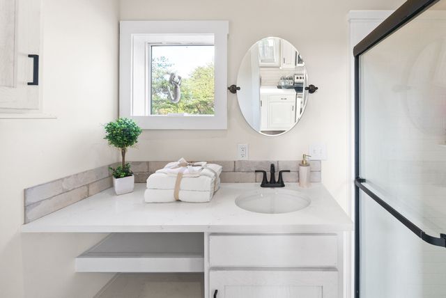 102 Thomas Rd, Dover, TN 37058