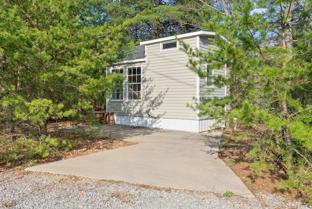 102 Thomas Rd, Dover, TN 37058