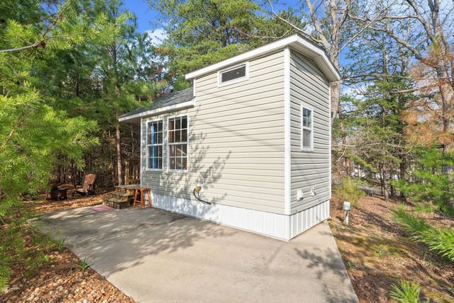 102 Thomas Rd, Dover, TN 37058