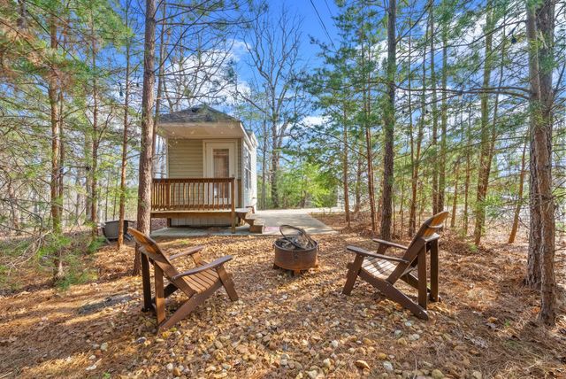 102 Thomas Rd, Dover, TN 37058