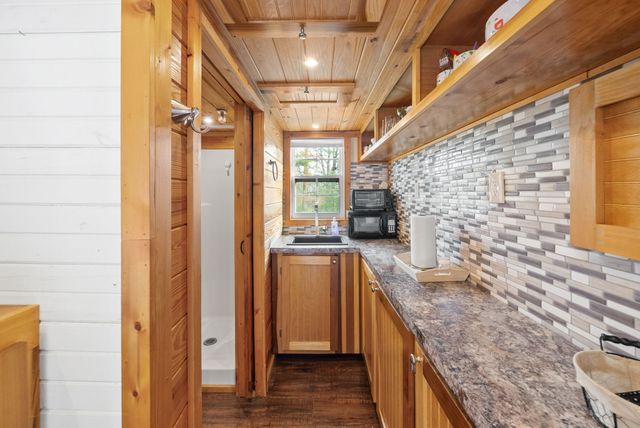 102 Thomas Rd, Dover, TN 37058