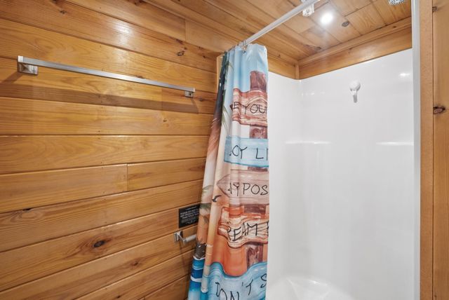 102 Thomas Rd, Dover, TN 37058