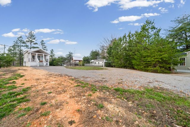 102 Thomas Rd, Dover, TN 37058