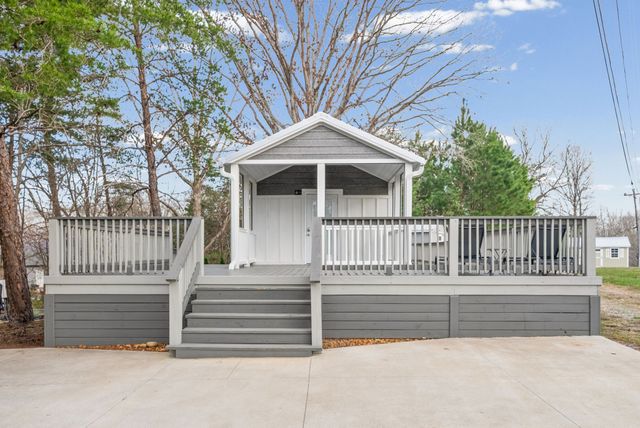 102 Thomas Rd, Dover, TN 37058