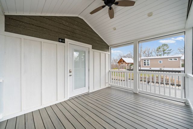 102 Thomas Rd, Dover, TN 37058