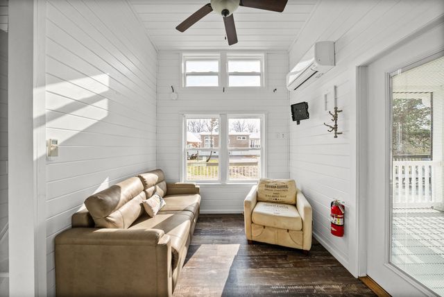 102 Thomas Rd, Dover, TN 37058