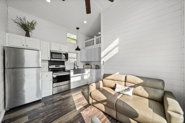 102 Thomas Rd, Dover, TN 37058